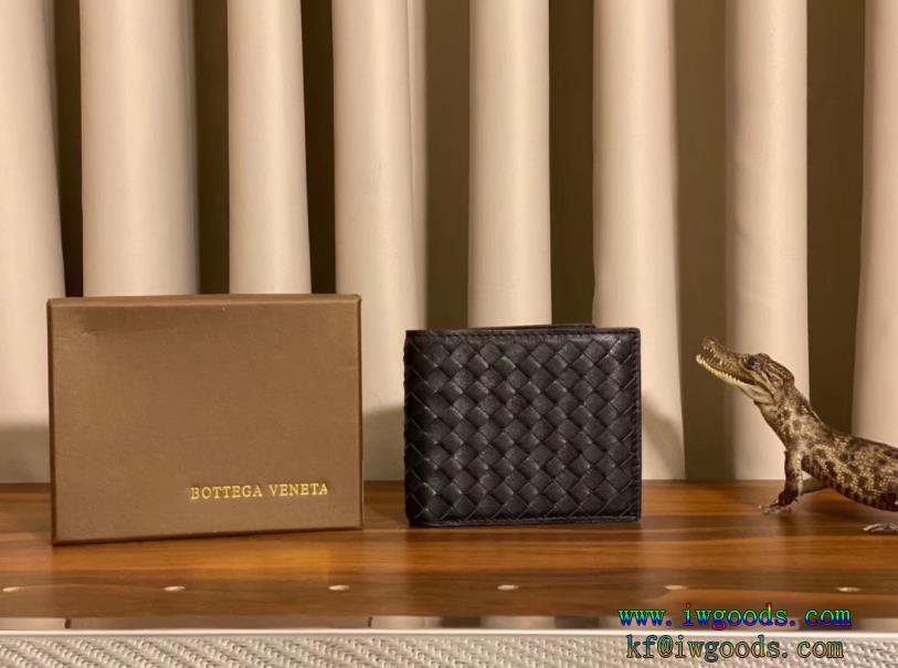 ボッテガ ヴェネタ今季は色を使った注目新品洗練されたおしゃれ感を持つ財布偽物 ブランド