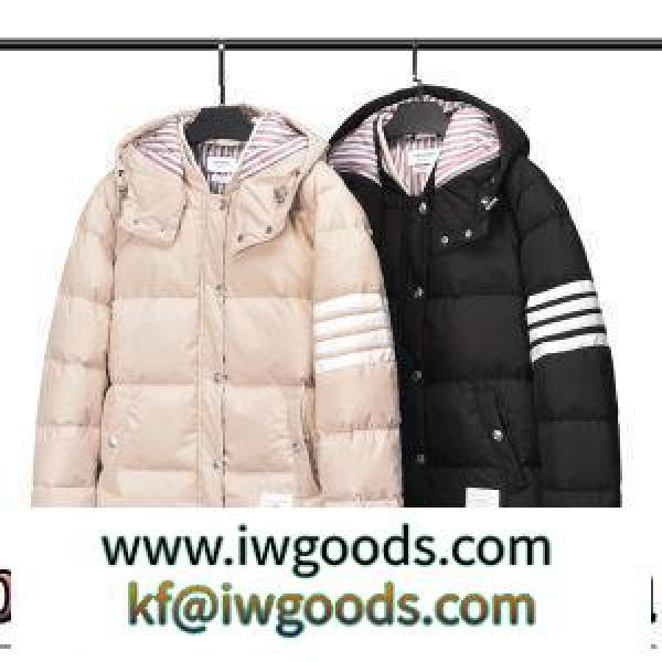 2021秋冬 トムブラウン THOM BROWNE ダウンジャケット トムブラウンコピー 寒さに打ち勝つ 高級感を備えている 2色可選 フード部分は取り外し可能 iwgoods.com nGfyGr
