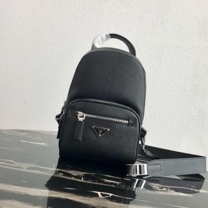 新作入荷100%新品　スーパー コピー プラダPRADA ボディバッグ偽物　心惹かれるスタイル　自分へのご褒美 iwgoods.com ue4nWj-3