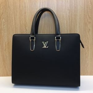 ルイヴィトン ビジネスバッグ おすすめ シックさで個性を光るモデル Louis Vuitton メンズ コピー ブラック 限定通販 セール iwgoods.com KDCu0b-3