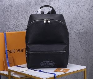 バックパック Louis Vuitton 人気 シンプルなこなれ感を出す限定品 ブラック 大容量 メンズ ルイ ヴィトン コピー 激安 品質保証 iwgoods.com bOjOzi-3