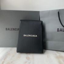 バレンシアガ ショルダーバッグ サイズ 高級感を与えてくれるアイテム メンズ BAL...