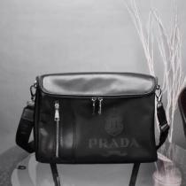 プラダ ショルダーバッグ コーデ 自分らしさをより魅力的に 2021人気 PRADA スーパーコピー メンズ ブラック 日常 手頃価格 iwgoods.com KXz8Da-1