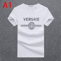 3色可選 ヴェルサーチファッションを楽しめる VERSACE もっとも高い人気を誇る 半袖Tシャツ 2020春夏ランキング iwgoods.com aWvCqe-1