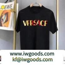 ヴェルサーチブランドコピー 2022春夏 プリント 半袖Tシャツ 2色可選 極上の着心地 しわになりにくい iwgoods.com uSH9Hf-1
