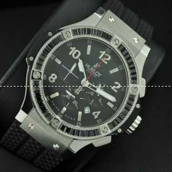 Hublotウブロ メンズ腕時計 メードインジャパンクオーツVK クロノグラフ 日付表示 サファイヤクリスタル風防 ダイヤベゼル ラバー