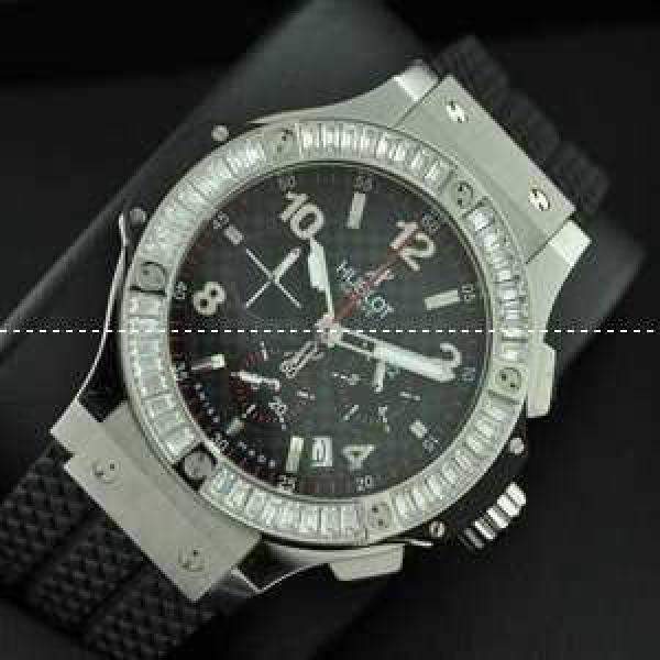 Hublotウブロ メンズ腕時計 メードインジャパンクオーツVK 日付表示 サファイヤクリスタル風防 ダイヤベゼル 42MM ラバー