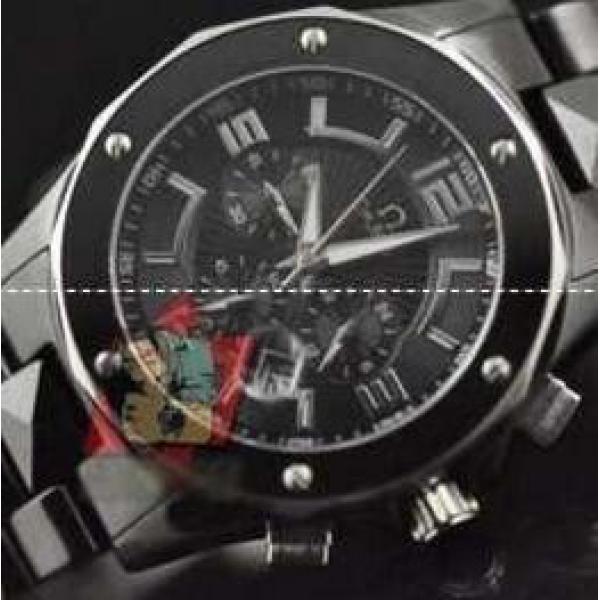 大人っぽい雰囲気を演出しているOMEGAオメガ コピー　個性的な腕時計.  