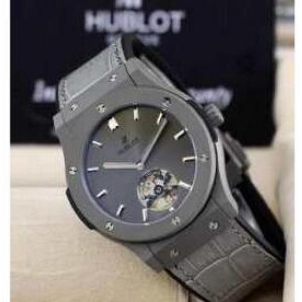 機能性や実用的なに HUBLOT ウブロ　エレガントな雰囲気がある腕時計. 