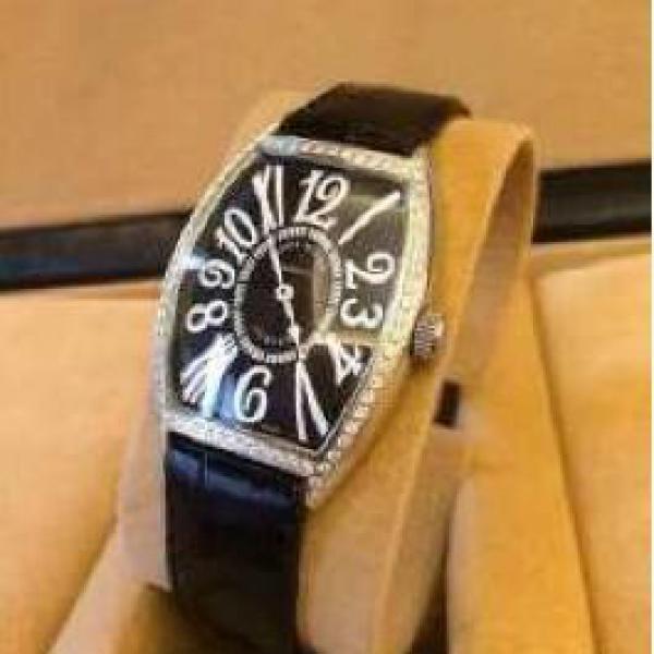 目を奪われるフランクミュラー FRANCK MULLER　 三次元曲線のトノーカーベックス ダイヤ  クロコレザー 女性のお客様 腕時計1752 QZ D RELIEF