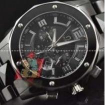 大人っぽい雰囲気を演出しているOMEGAオメガ コピー　個性的な腕時計.
