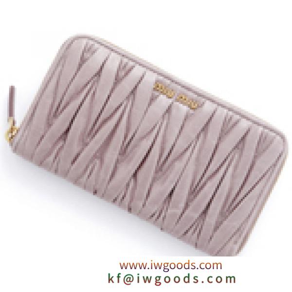 スゴイ人気美品 ミュウミュウ コピー 財布はとても可愛いラウンドファスナーの長い財布です
