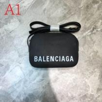 BALENCIAGA ショルダーバッグ 優しい印象のスタイルに レディース コピー ロゴ バレンシアガ 多色 激安 558171_0OTNM_1090 iwgoods.com 5HLfGb-1